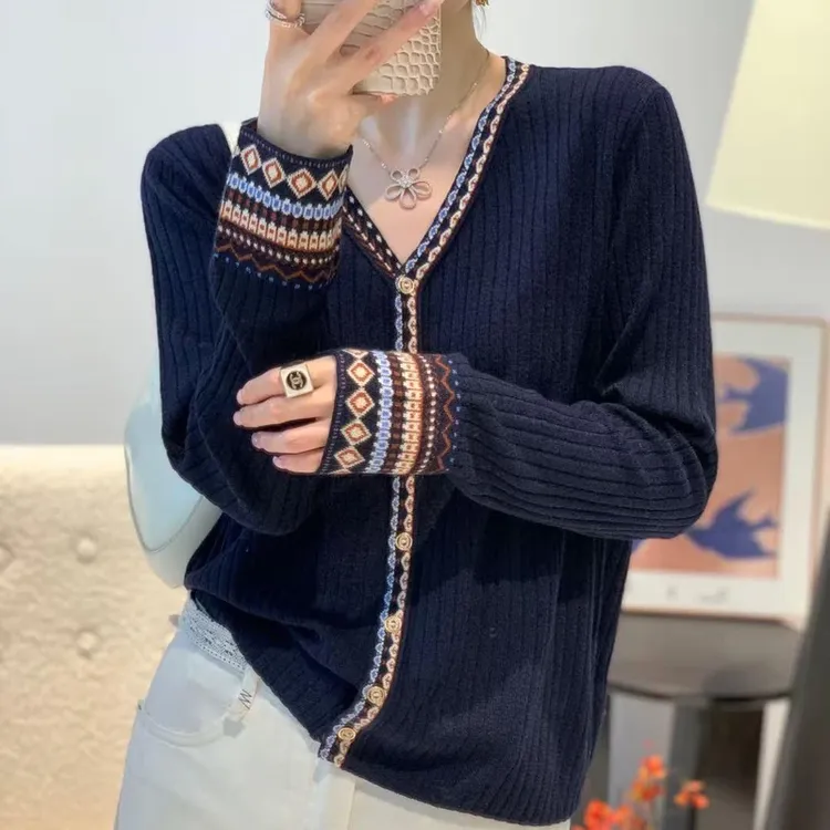 新款精纺细羊毛撞色复古法式提花女V领针织开衫早秋独特漂亮小衫