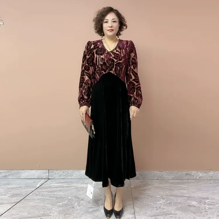 60100时尚妈妈丝绒撞色连衣裙秋冬植绒花色50岁遮肚显瘦过膝长裙