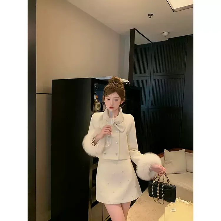 陈大钰气质名媛冬季高级感小香风套装裙女蝴蝶结水钻加羽绒两件套