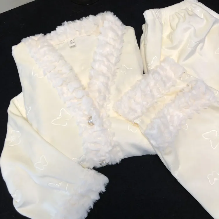 蝴蝶压花海岛绒睡衣女秋冬新款小香风软糯高级感可外穿保暖家居服