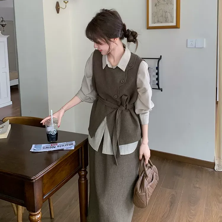 咖色设计感气质套装裙女减龄马甲2025年春季新款衬衫半身裙三件套