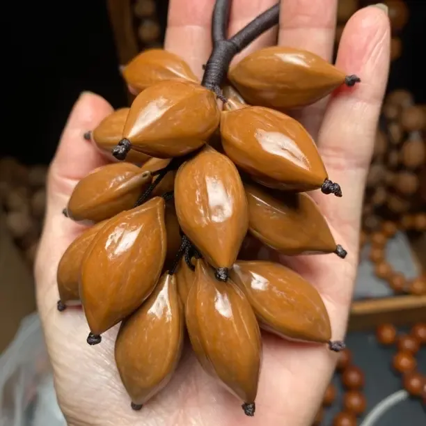 橄榄核纯天然生长红核水晶核去霜款葡萄串