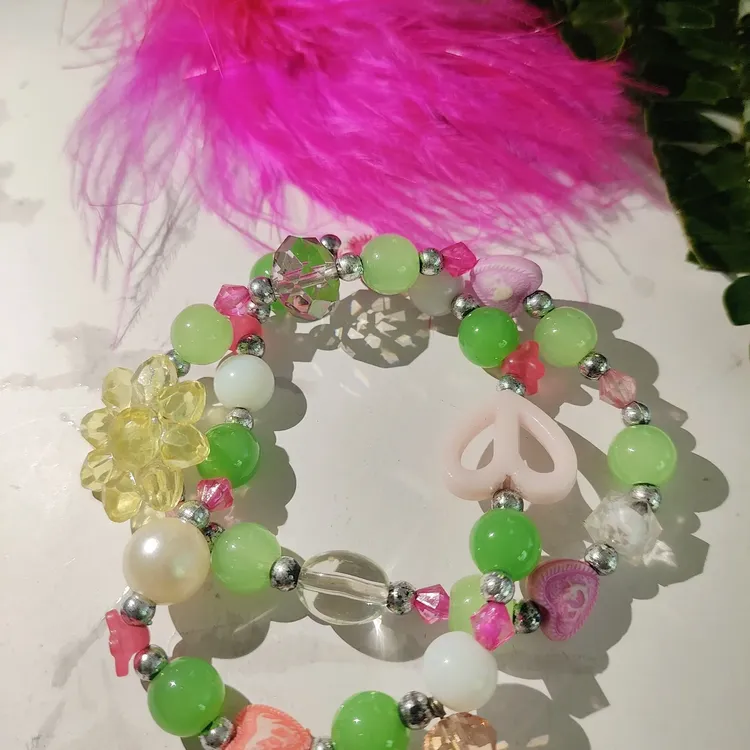 合金亚克力手链 Y2K甜酷荧光绿撞色串珠手链小众爱心花朵元素手饰