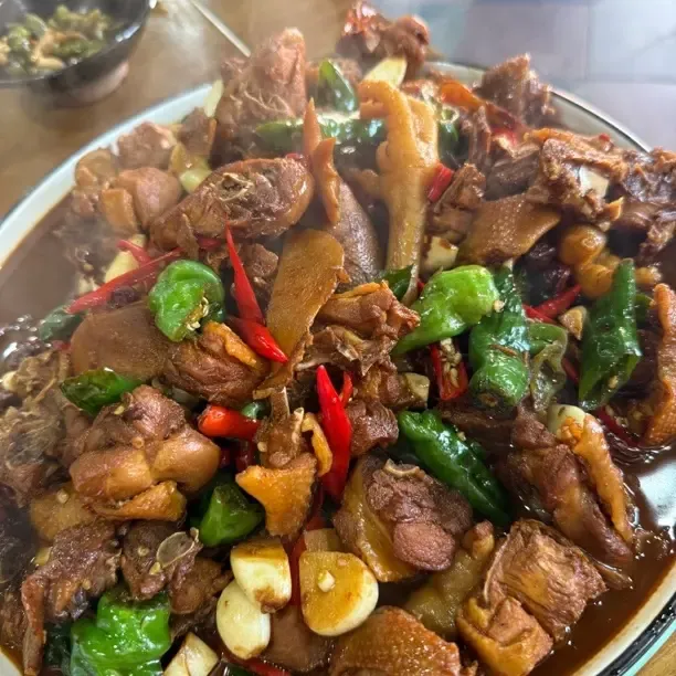 山东临沂沂蒙炒鸡黑腿小公鸡 整只 送炒鸡伴侣方便面饼2块 