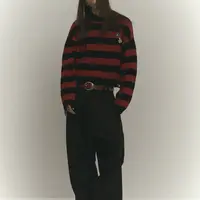 4Tra 24AW Grunge红黑条纹勋章毛衣 宽松圆领套头