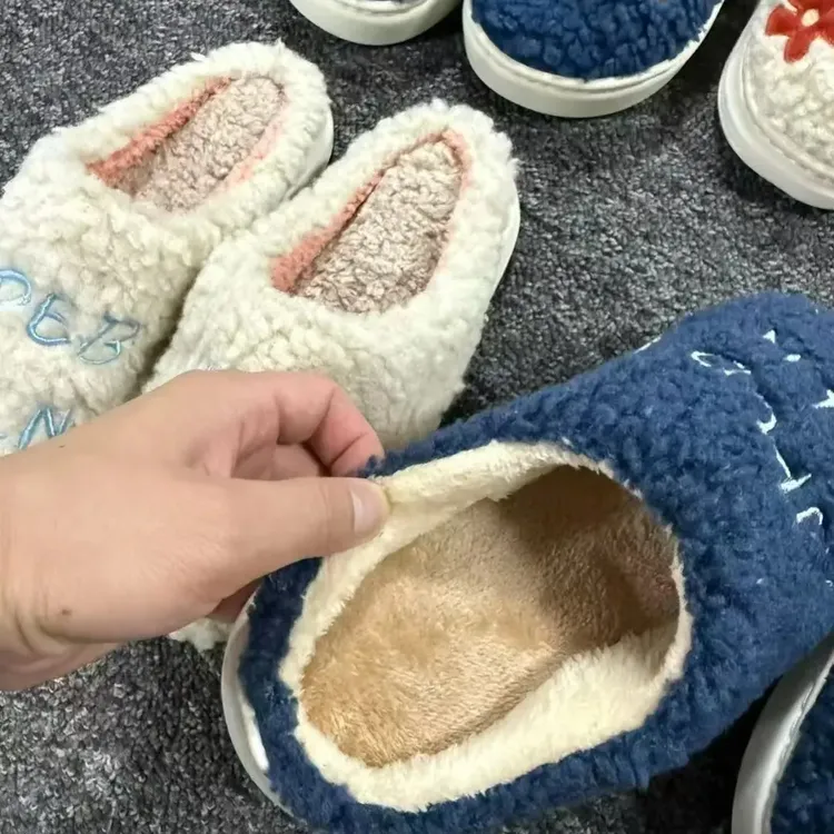 情侣款保暖防滑厚底毛毛鞋毛绒棉拖鞋适合室内家居使用冬季加绒