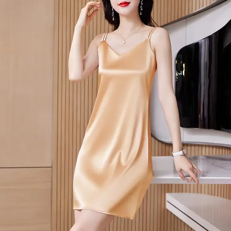 2025新款时尚薄款宽松缎面连衣裙女无袖中长款睡衣打底背心裙