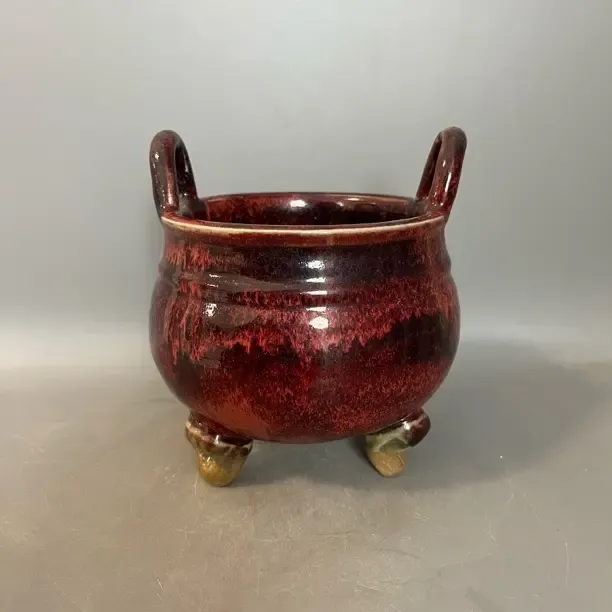 钧窑瓷器三足炉摆件