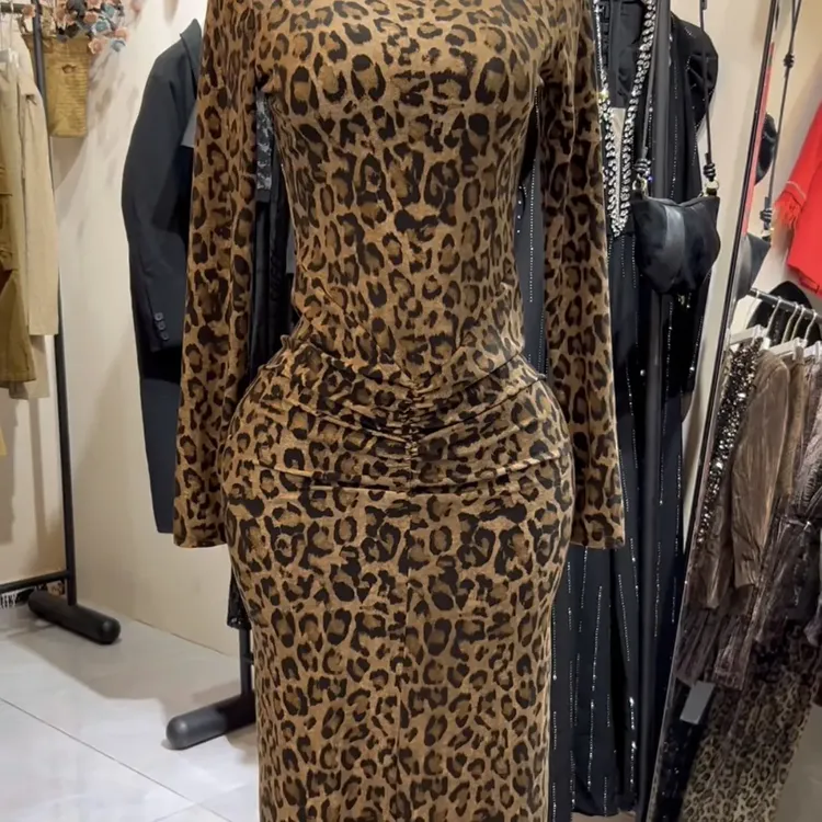 冬季新款豹纹半高领长袖长款气质性感欧美风连衣裙女
