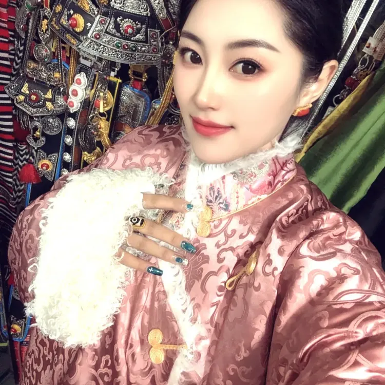 毛绒包边加绒加厚开对扣配色女士外套