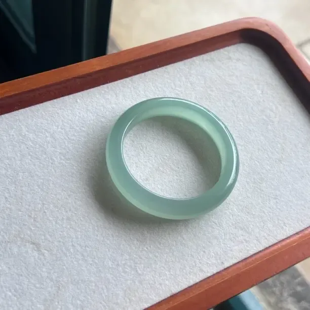 非金属天然新疆东陵玉手镯冰透浅绿直播间专拍