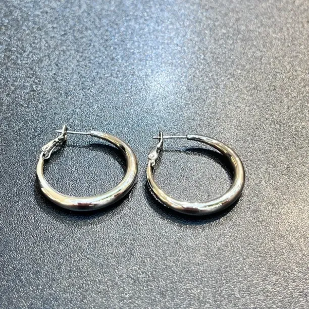 铜合金耳饰 一垠｜赵露思同款日韩银色女耳环时尚耳圈