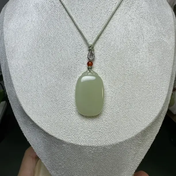 和田玉精美时尚男女款平安无事牌