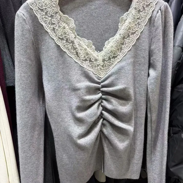 V领法式蕾丝拼接褶皱长袖针织衫女秋冬新款修身显瘦内搭打底上衣