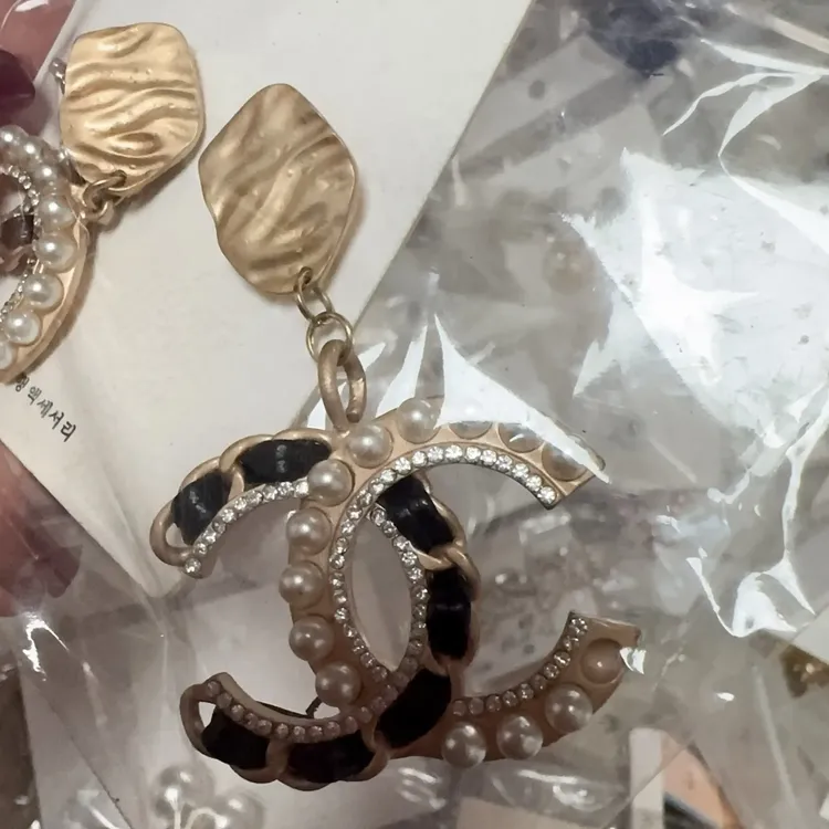 合金仿水晶仿珍珠耳饰 耳饰黑色精美耳坠