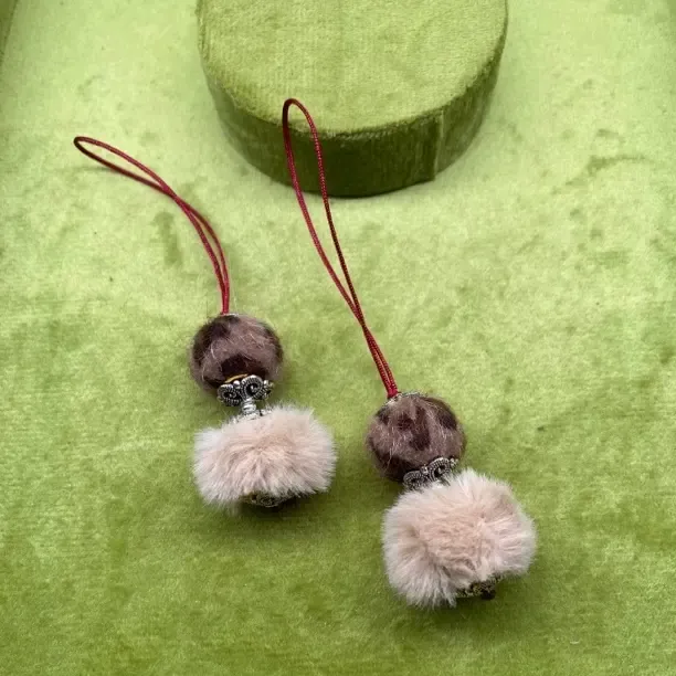 创意毛球手机挂件