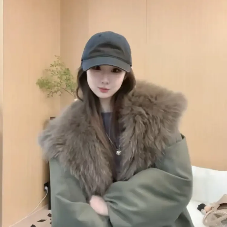 加厚款宽松型女装冬季保暖狐狸毛门襟时尚减龄洋气大衣上衣外套