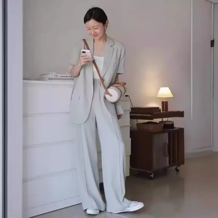 200斤特大码西装套装女显瘦遮肉新款夏装职业两件套胖妹妹阔腿裤