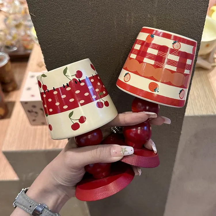 创意草莓女孩烛台杯木柄高脚甜品杯可爱水杯冰淇淋饮料杯子高颜值