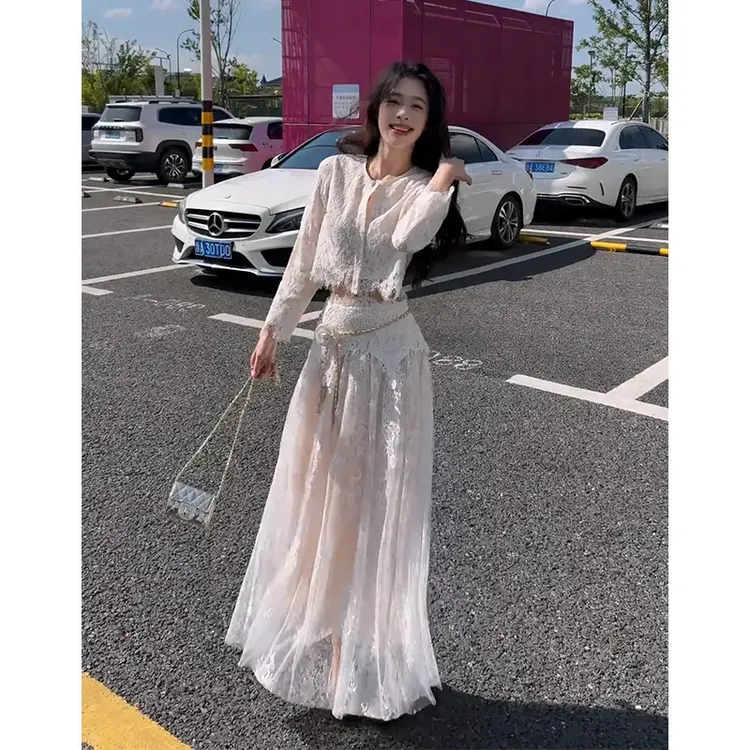 2025早秋新款韩系穿搭修身短款蕾丝长袖上衣设计感高腰显瘦半身裙