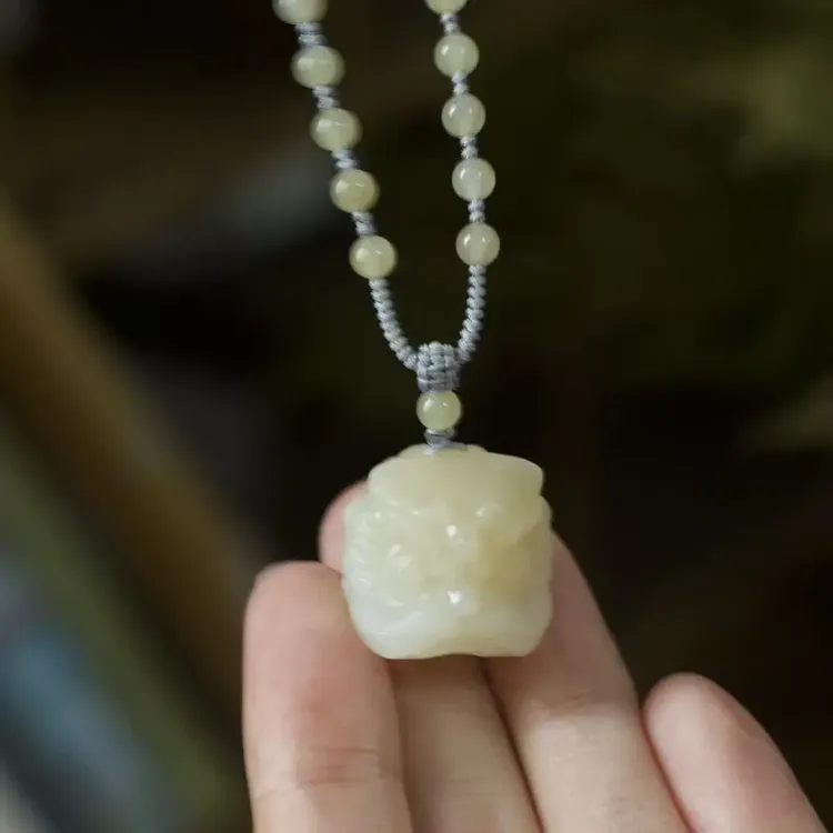 和田玉糖白醒狮精雕时尚气质男女款挂件多样性发一