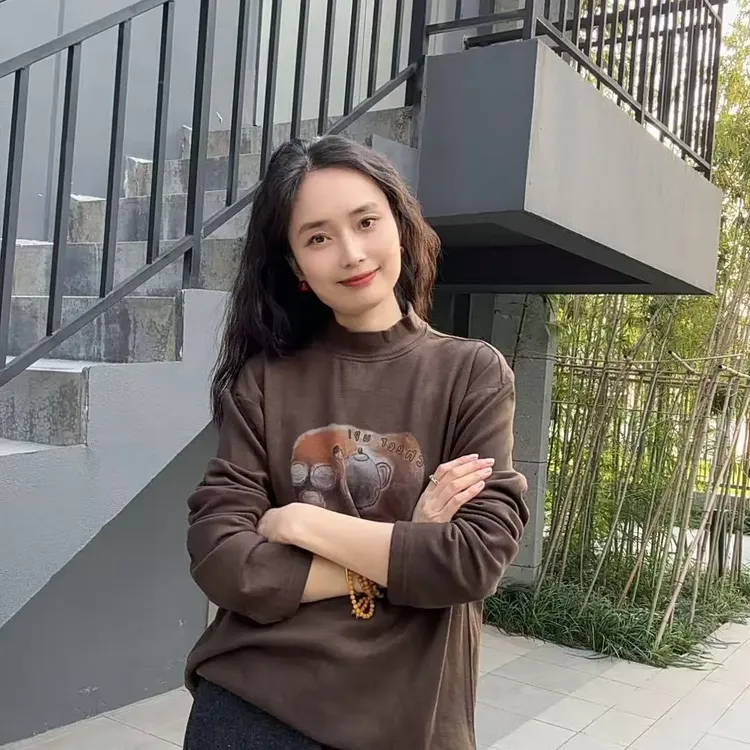 31102-时尚休闲女修身印花速干T恤百搭长袖保暖圆领