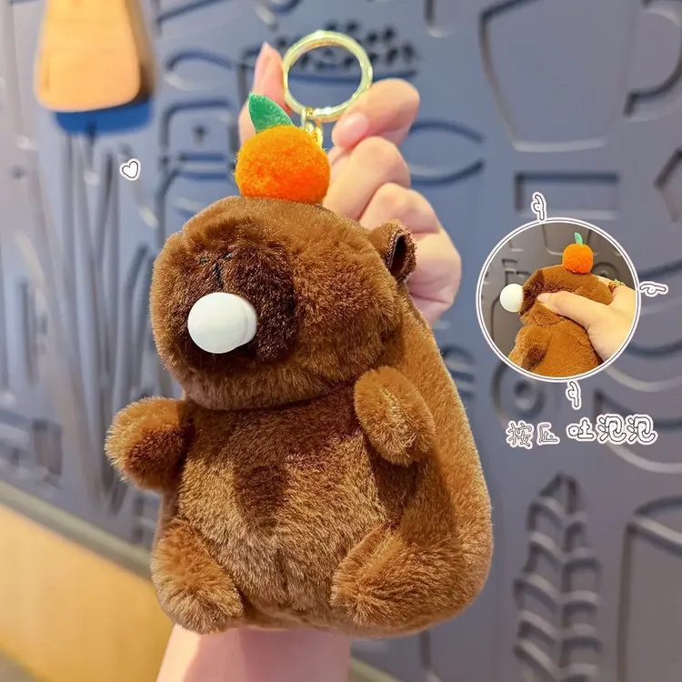 卡通创意毛绒吐泡泡卡皮巴拉公仔包包挂件可爱水豚汽车钥匙扣挂饰