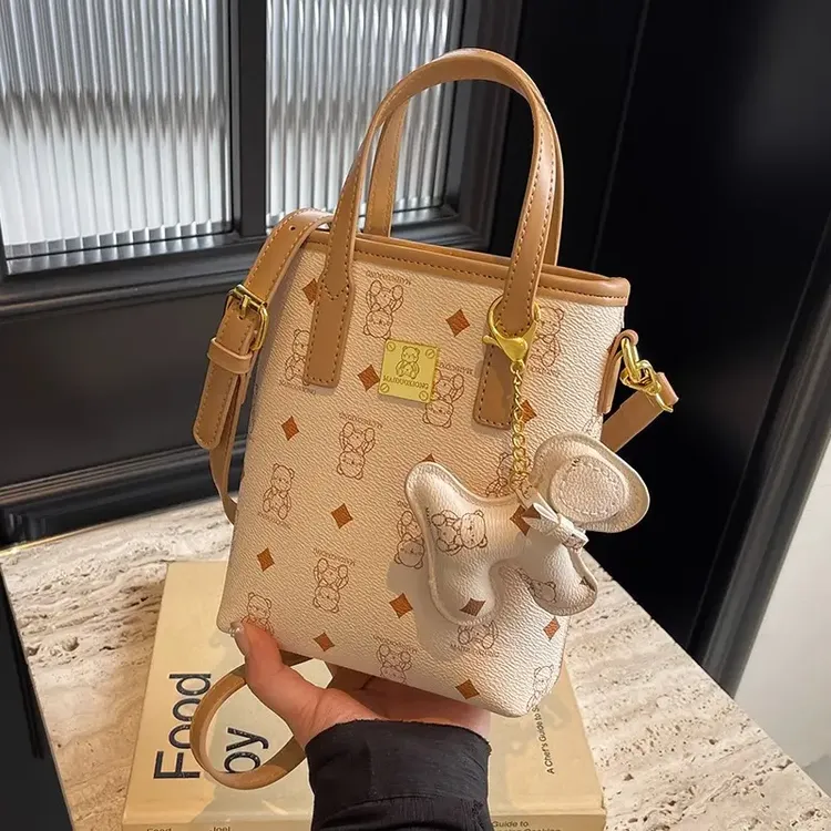 手机包女斜挎2025新款时尚小众设计女士手提水桶包装手机的小包包