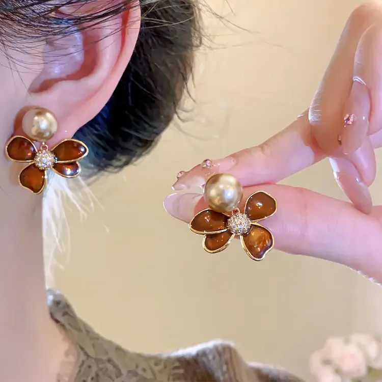 合金耳饰 法式花朵咖色耳钉女新款设计感精致美拉德花瓣耳环耳饰