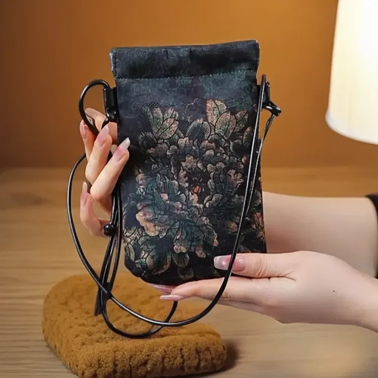 迷你时尚中国风手机零钱包磁扣斜挎包包女士简约出行百搭包包女款