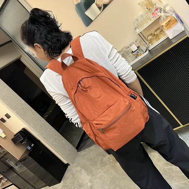 8001双肩背旅游用可折叠超轻透气泡芙棉旅行背包高中慵懒风电脑包