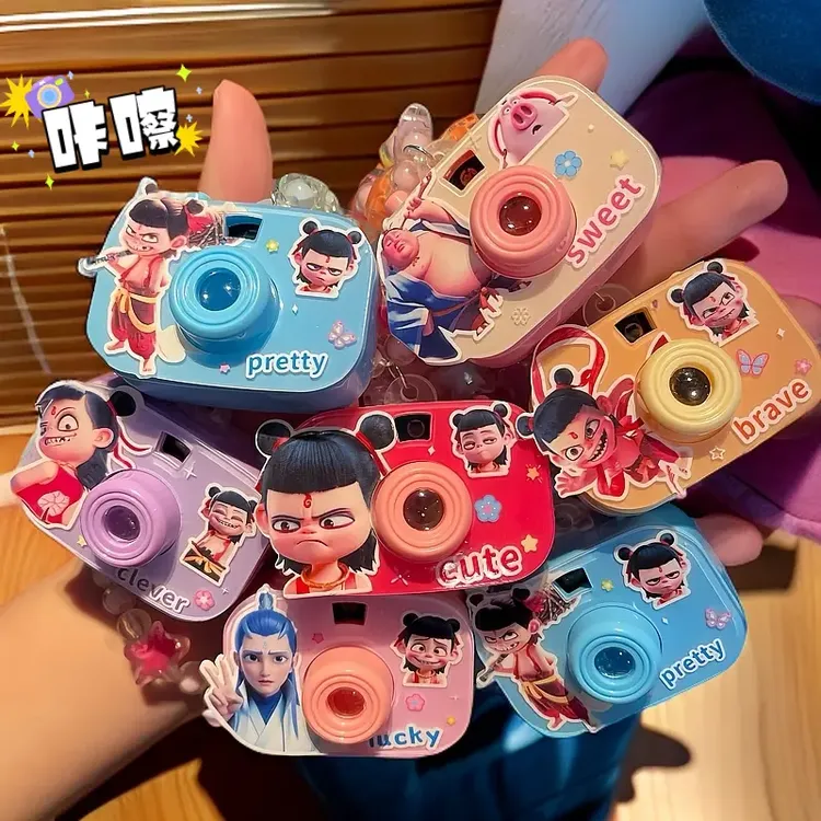 哪吒儿童投影相机项链可爱公主迷你卡通首饰创意发光女孩儿童玩具