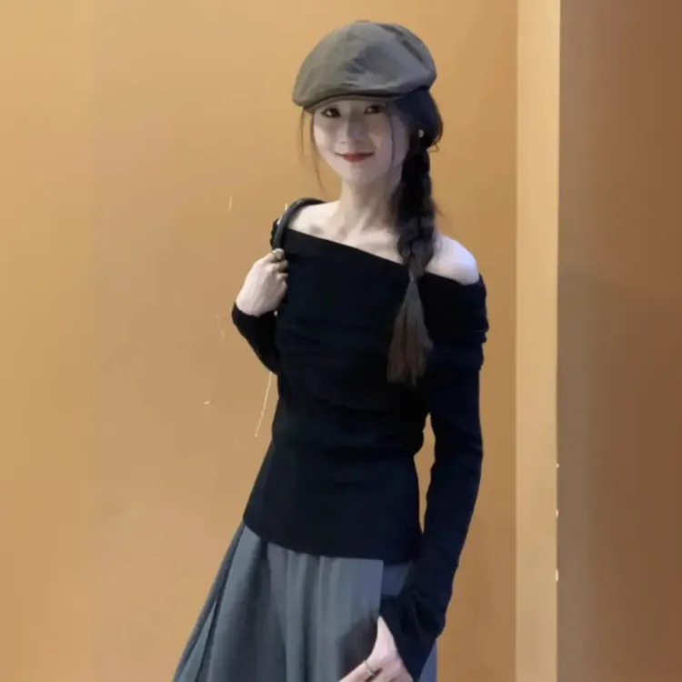 高级感黑色一字肩长袖女春秋修身设计感显瘦内搭打底衫露肩上衣