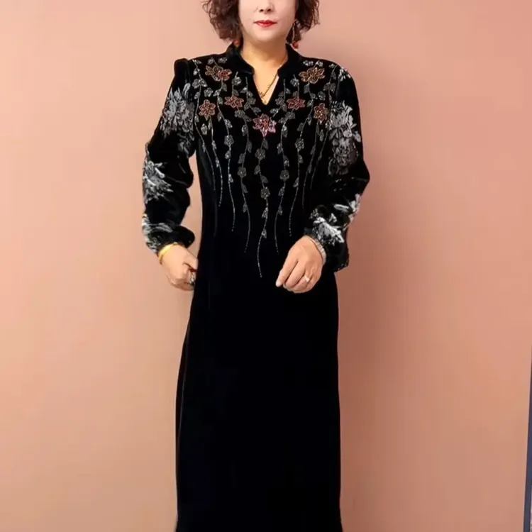 洋气中老年妈妈秋季丝绒烫钻V领连衣裙