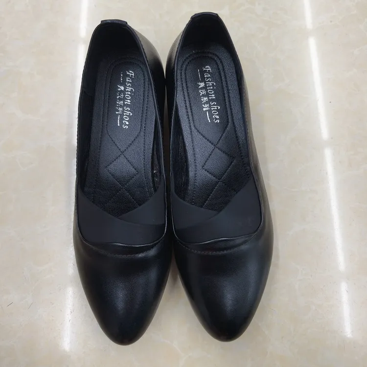 真皮软底舒适浅口单鞋女中老年妈妈鞋防滑平底春秋百搭通勤鞋