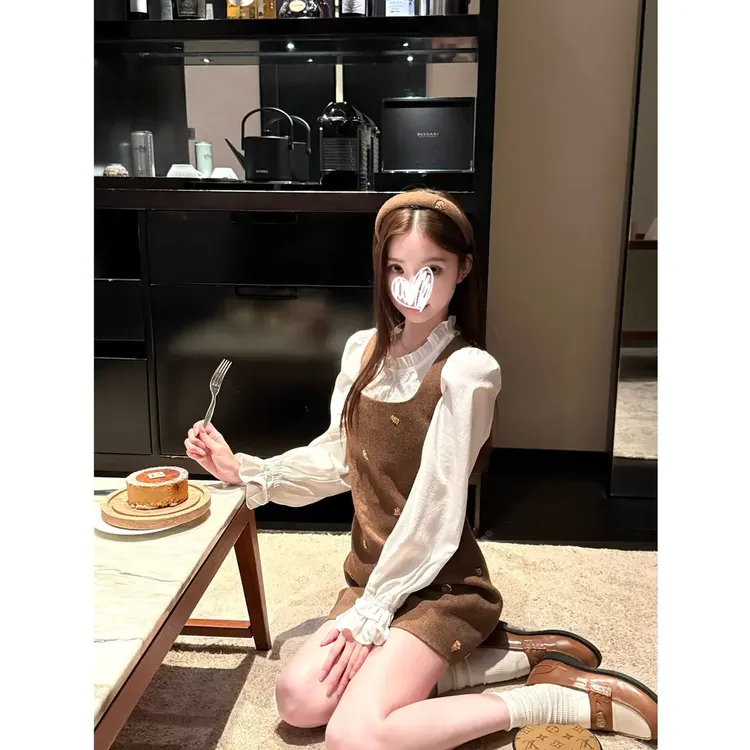 新款2025年时尚减龄秋冬焦糖咖毛呢子重工钉珠背心裙千金连衣裙