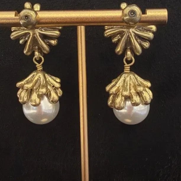 纯铜仿珍珠耳饰 复古花朵珍珠设计 小众轻奢高级感气质耳钉女