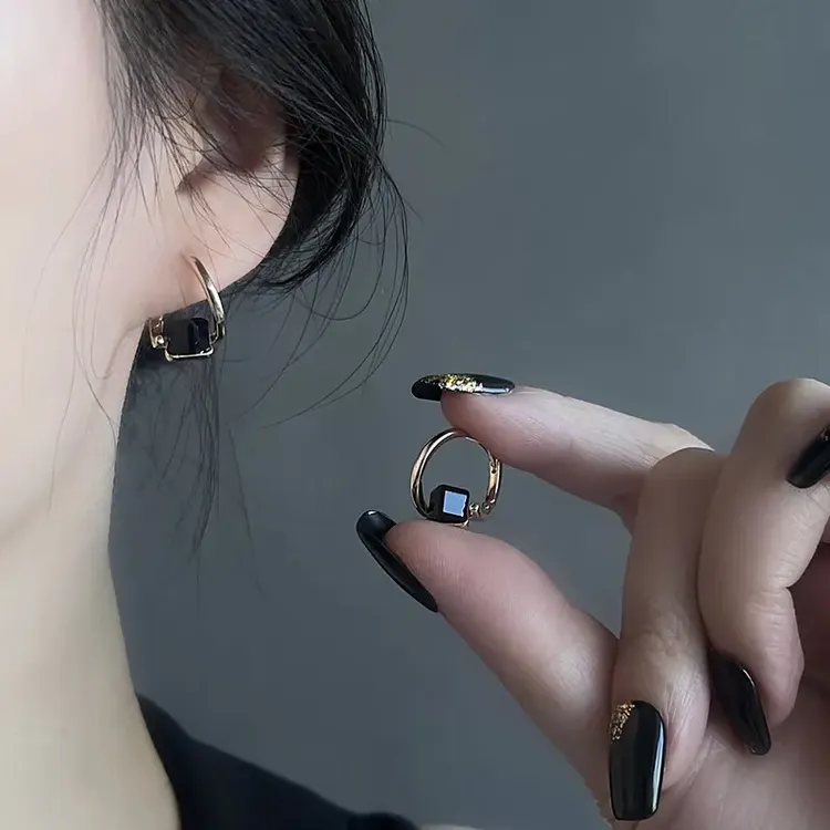 铜合金耳饰 黑色方糖耳扣女轻奢高级感耳环时尚气质百搭精致耳饰