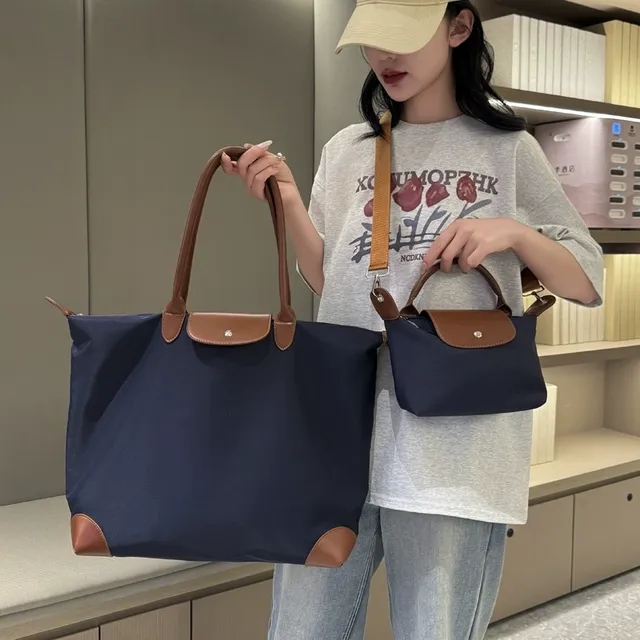 大容量通勤包2025秋新款女包百搭手提包运动健身旅行包单肩斜挎包