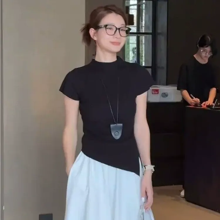 简约慵懒半高领短袖不规则下摆恤高腰半身裙女别致绝美独特套装