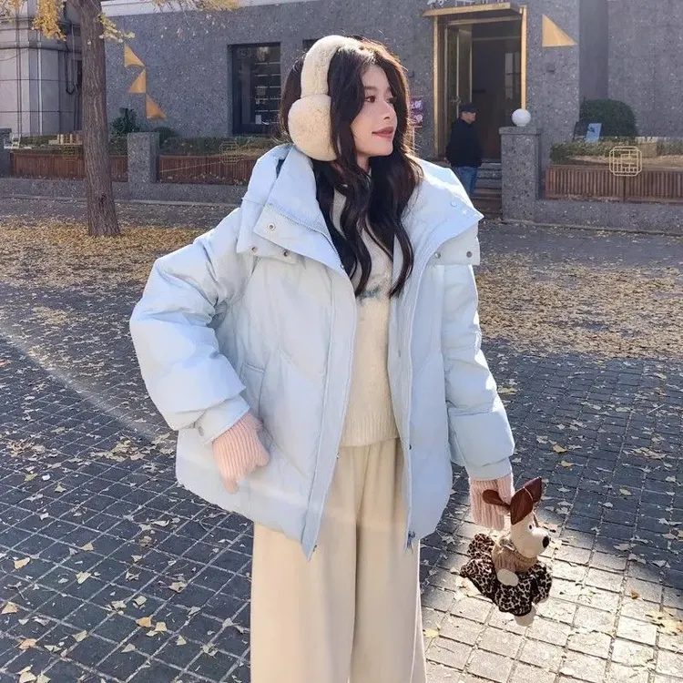 蓝色短款羽绒服女冬季2025新款小个子白鸭绒免洗时尚连帽防寒外套