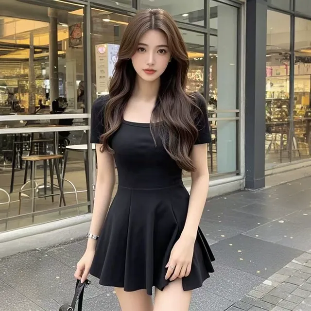 气质御姐风黑色方领短袖连衣裙女2025新款小个子收腰显瘦A字短裙
