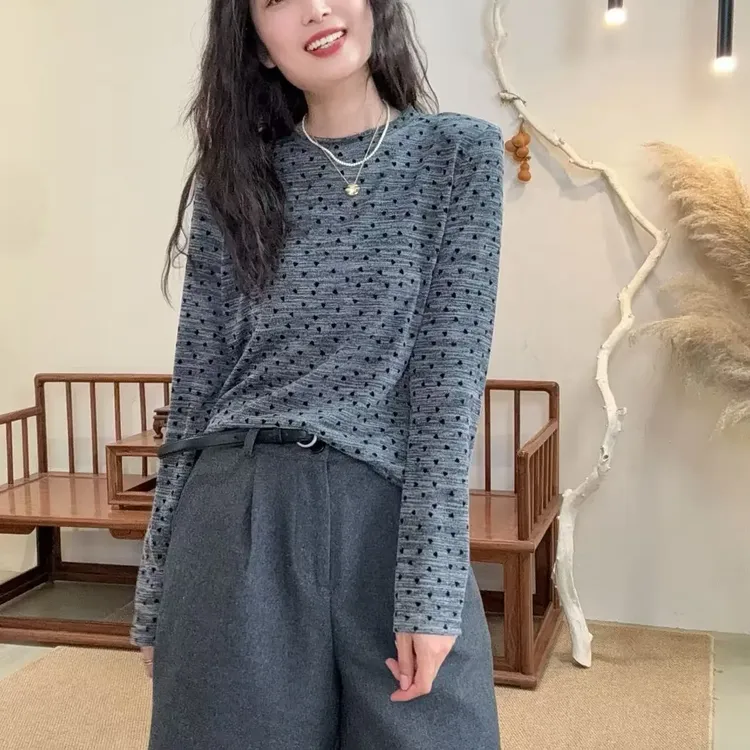 30925-圆领爱心休闲吸汗宽松型常规长袖T恤秋冬打底衫针织