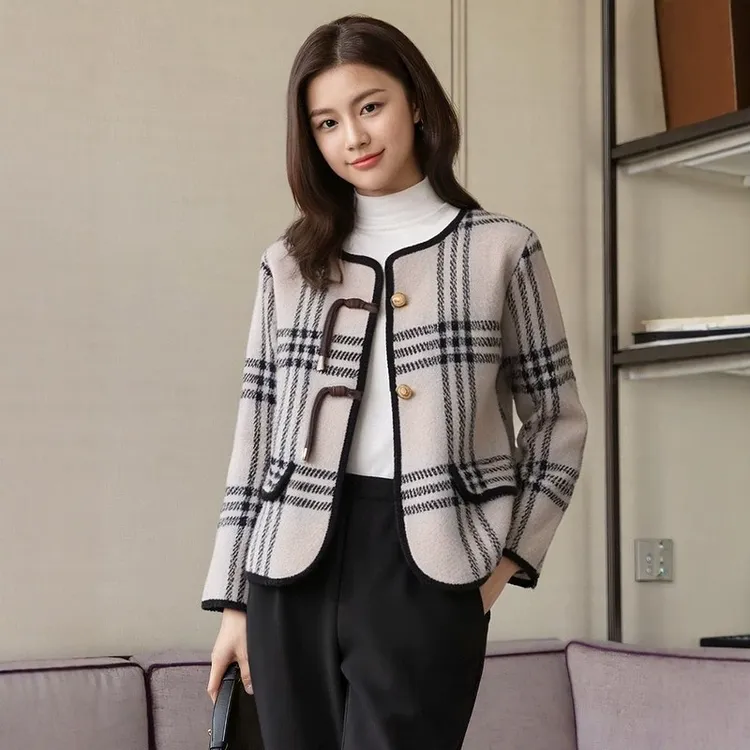 初秋短款外套女时尚洋气减龄开衫2025春秋新款圆领格子小个子上衣