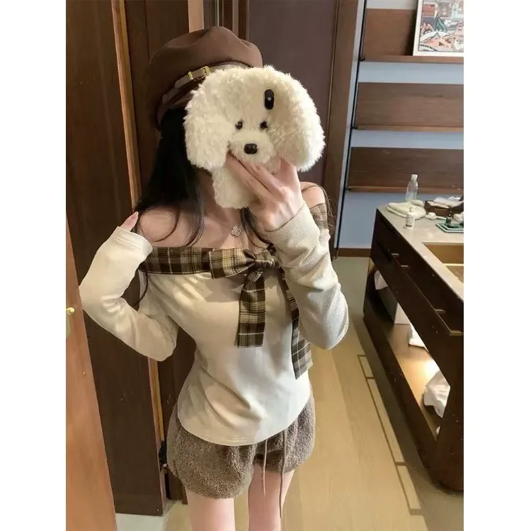 梦优莱格纹拼接蝴蝶结一字领磨毛系带打底衫春秋冬卡其色长袖上衣