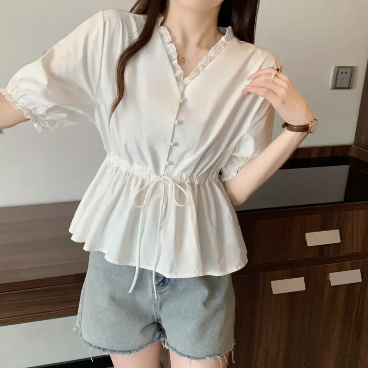 大码蕾丝拼接V领短袖衬衫女夏季胖M宽松显瘦百搭洋气抽绳收腰上衣