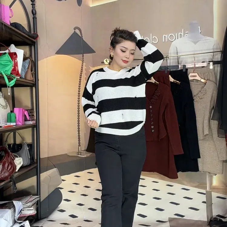 圆领长袖街头风毛衣常规款直筒黑色针织拼接宽松型