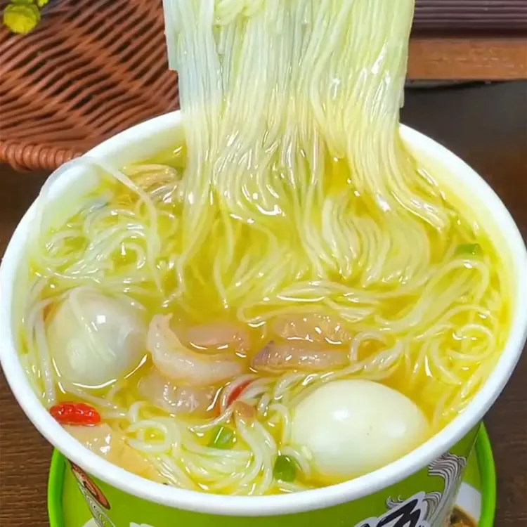 香菇鸡汤米线135克桶装午餐速食夜宵学生宿舍免煮冲泡过桥米线