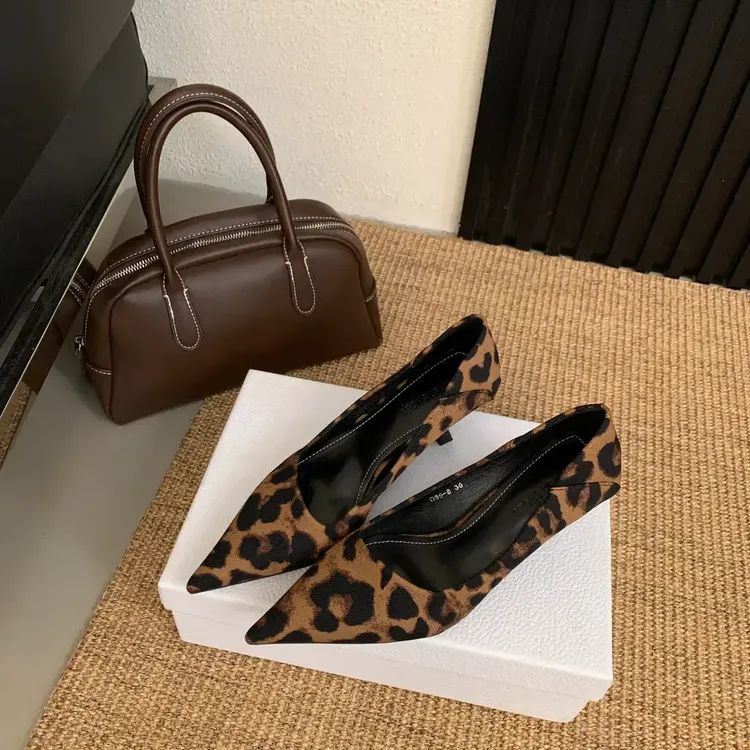 2025时尚春季尖头气质豹纹女百搭软皮浅口小猫跟高跟鞋单鞋