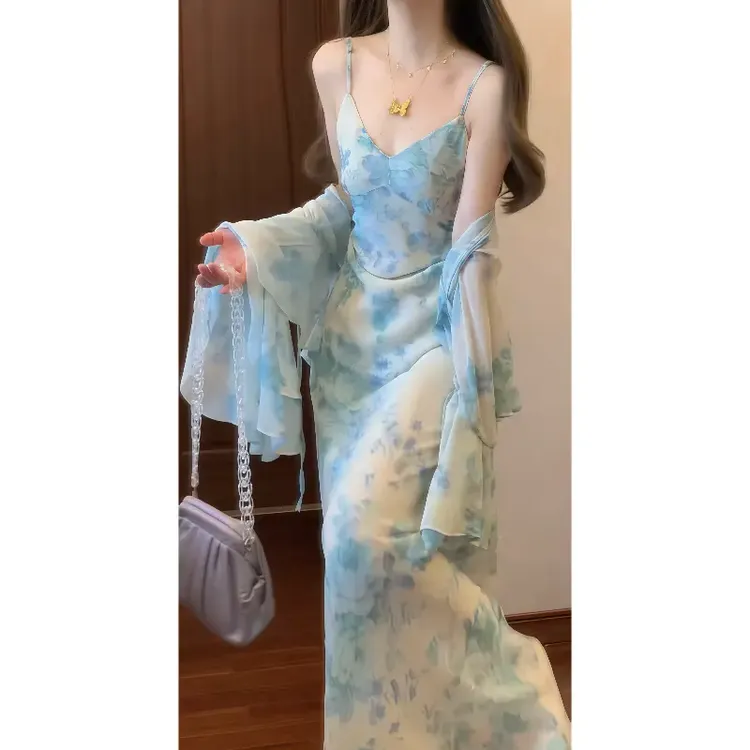 法式温柔贵气女人蓝色碎花吊带连衣裙&防晒空调开衫两件套